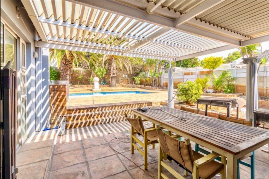 5 Bedroom Property for Sale in Table View Western Cape